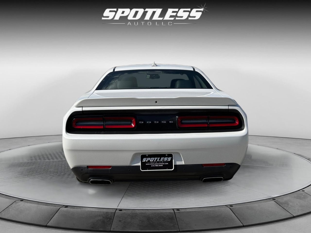 2015 Dodge Challenger SXT Plus photo 5