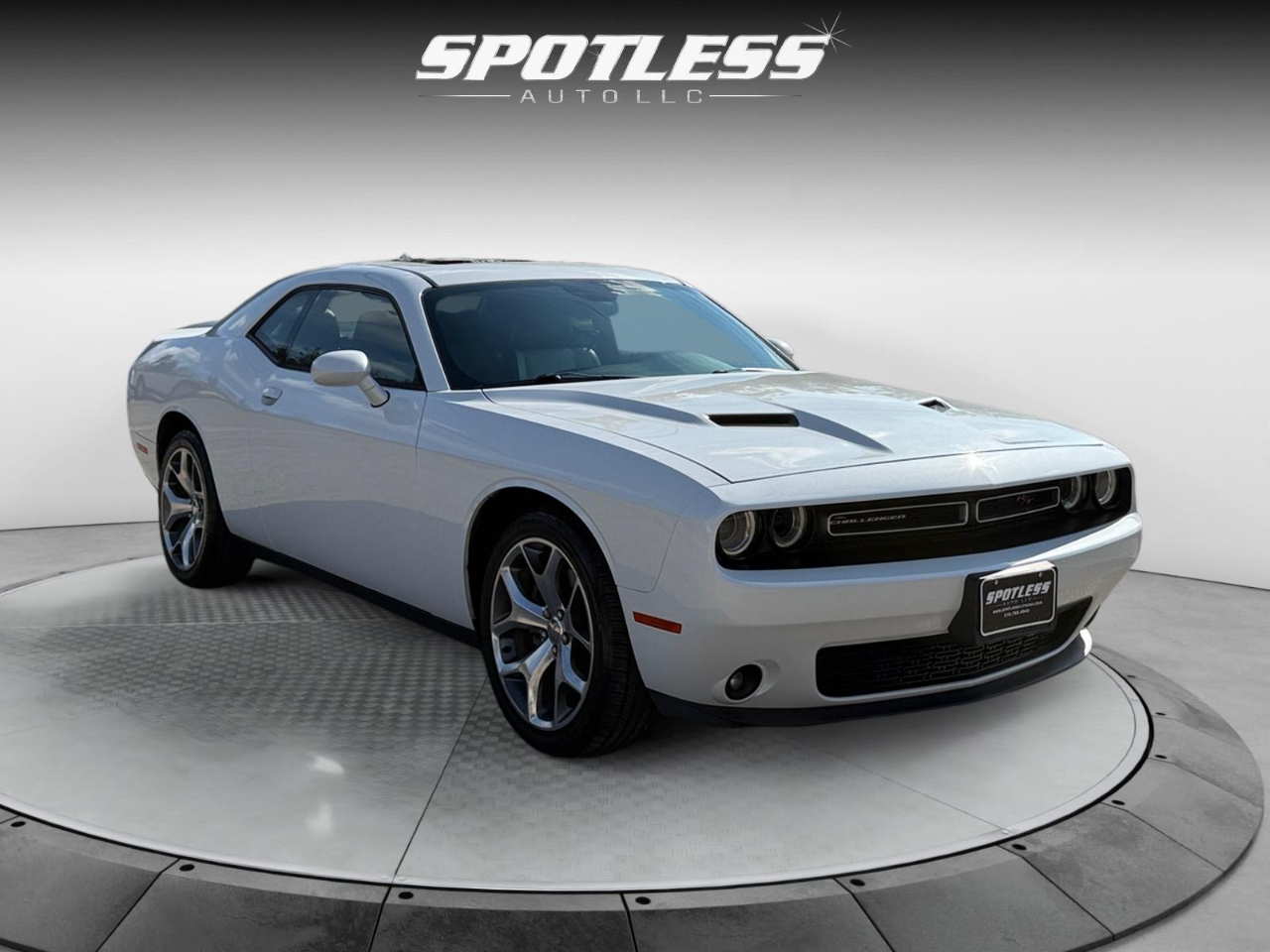 2015 Dodge Challenger SXT Plus photo 6