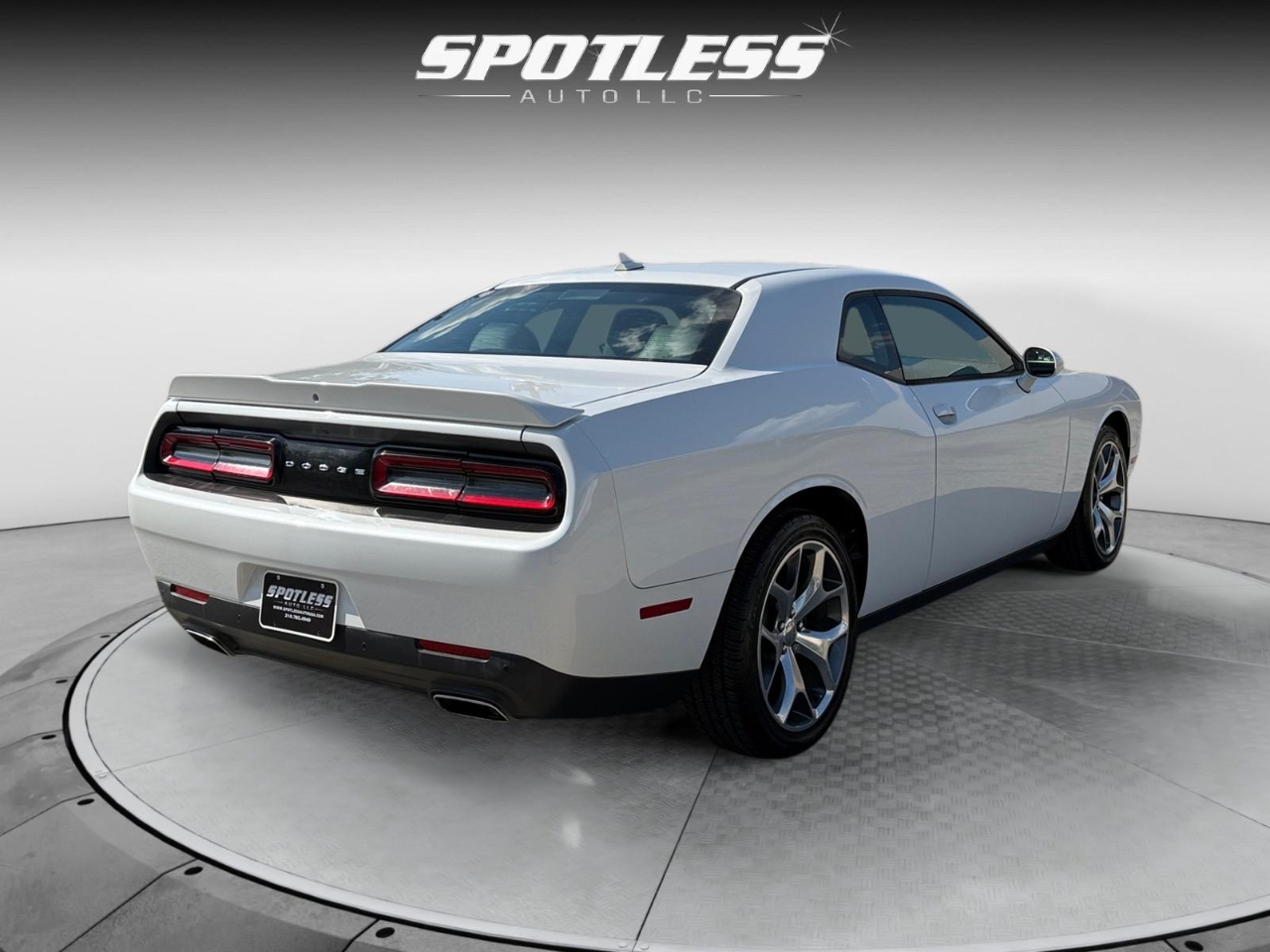 2015 Dodge Challenger SXT Plus photo 8