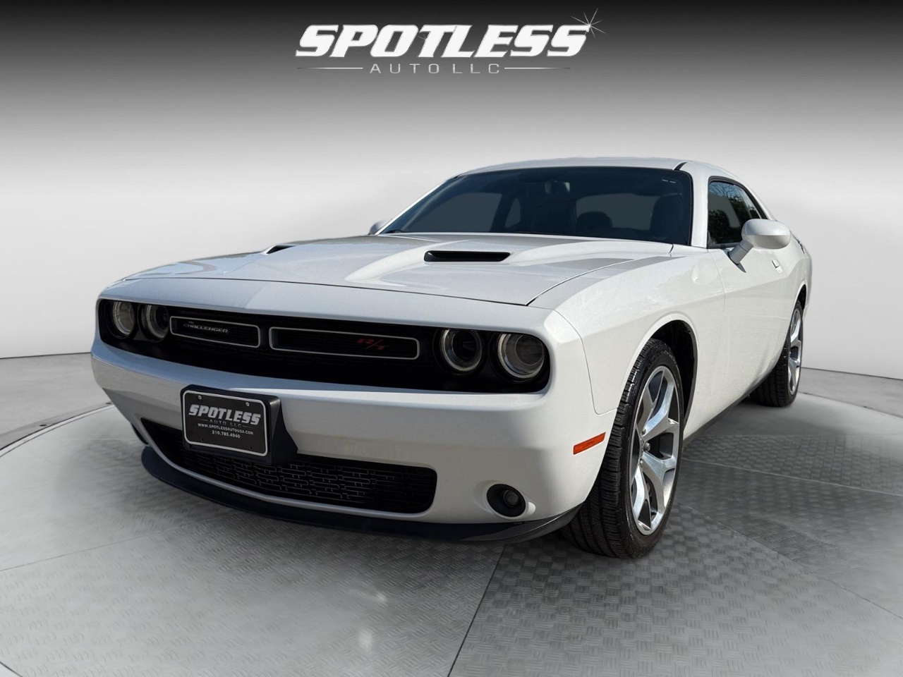 2015 Dodge Challenger SXT Plus photo 9
