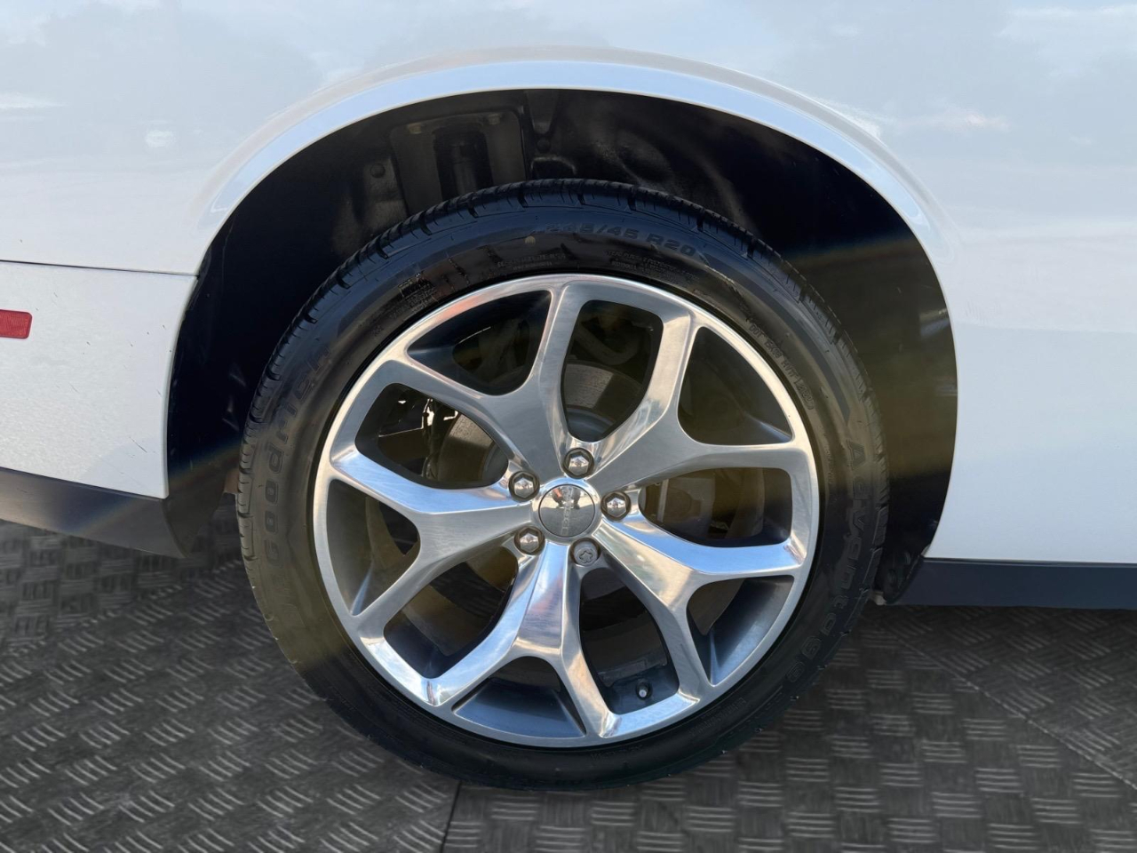 2015 Dodge Challenger SXT Plus photo 13