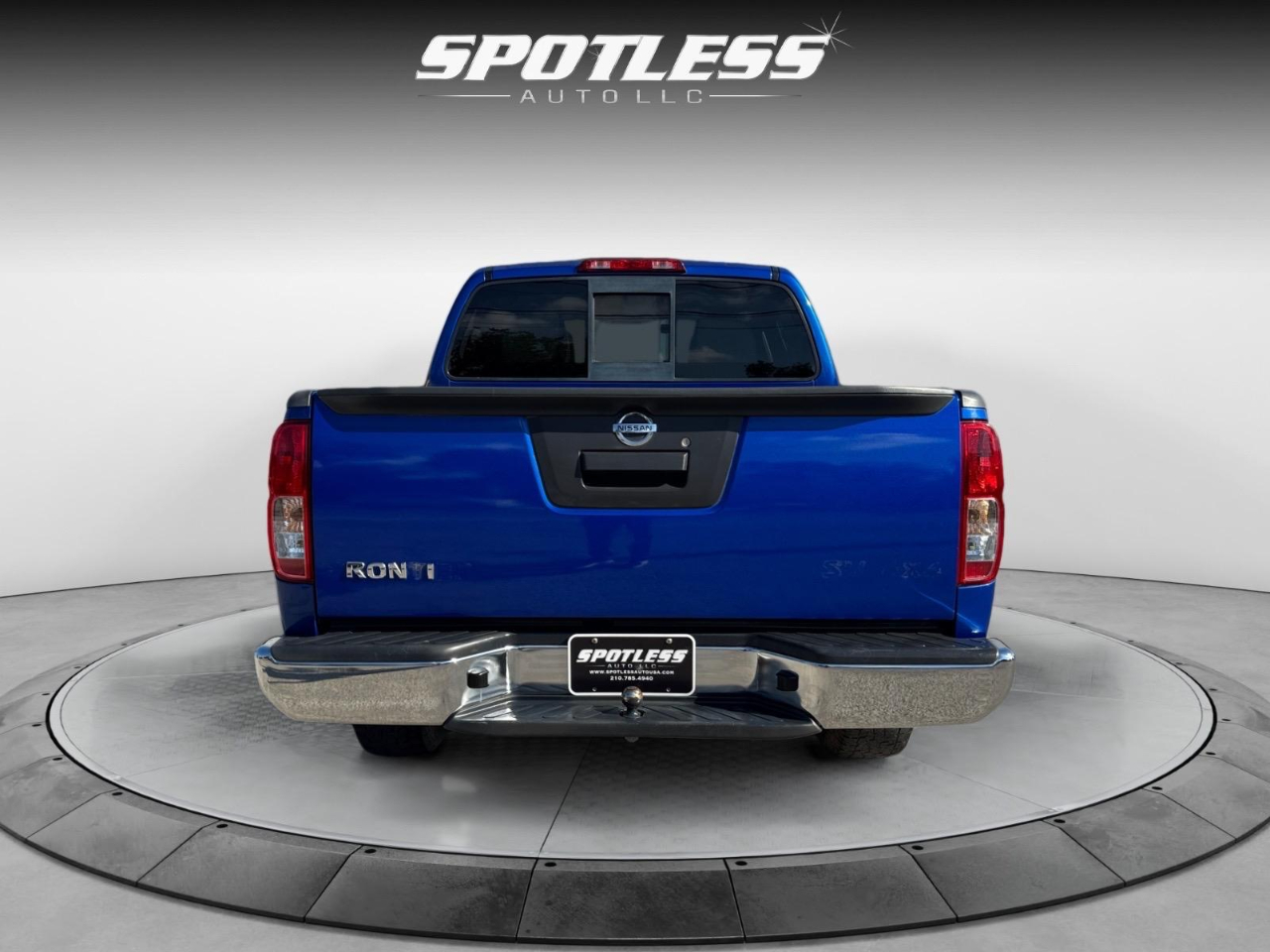 2015 Nissan Frontier SL Crew Cab photo 4