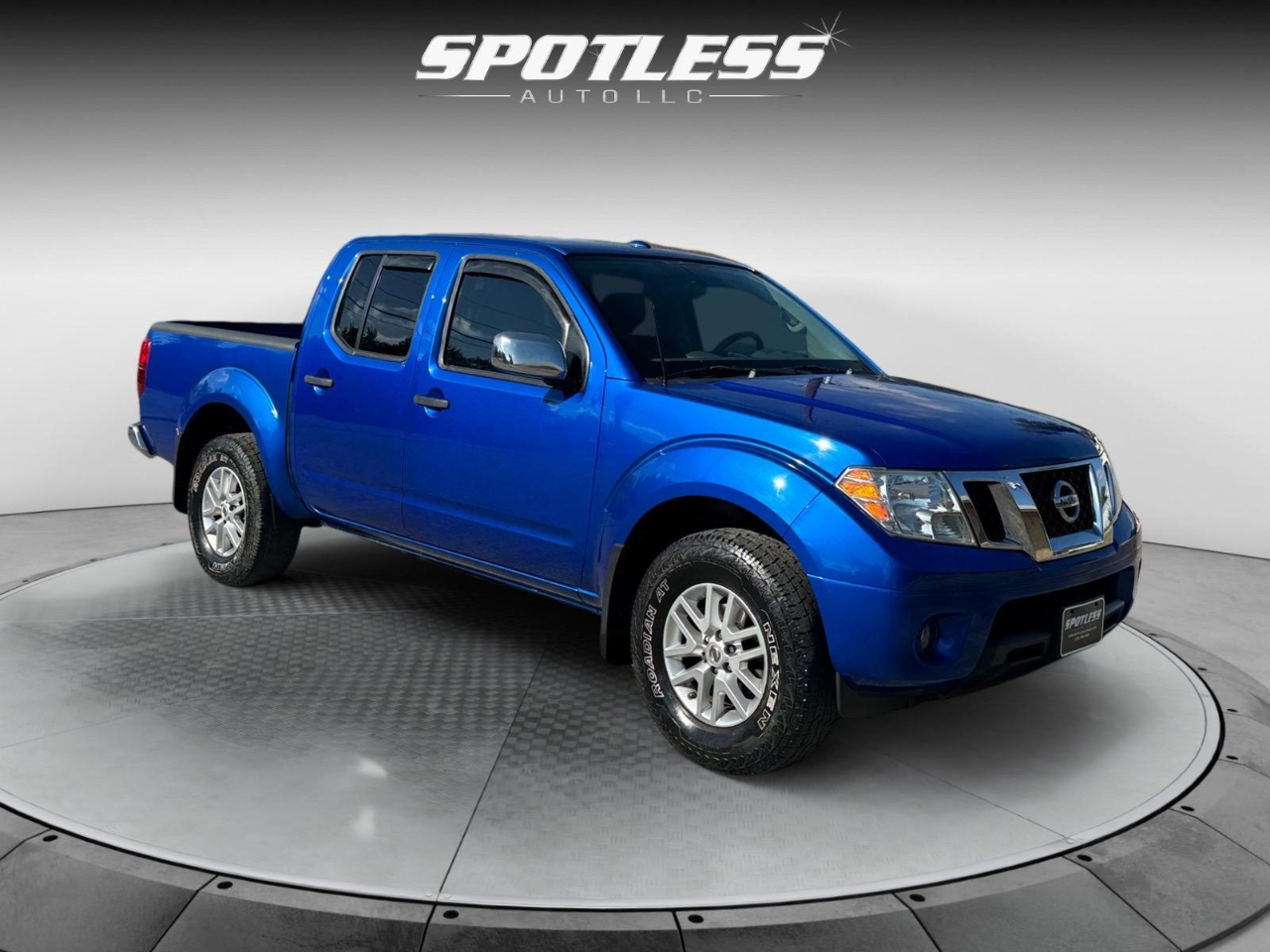 2015 Nissan Frontier SL Crew Cab photo 5