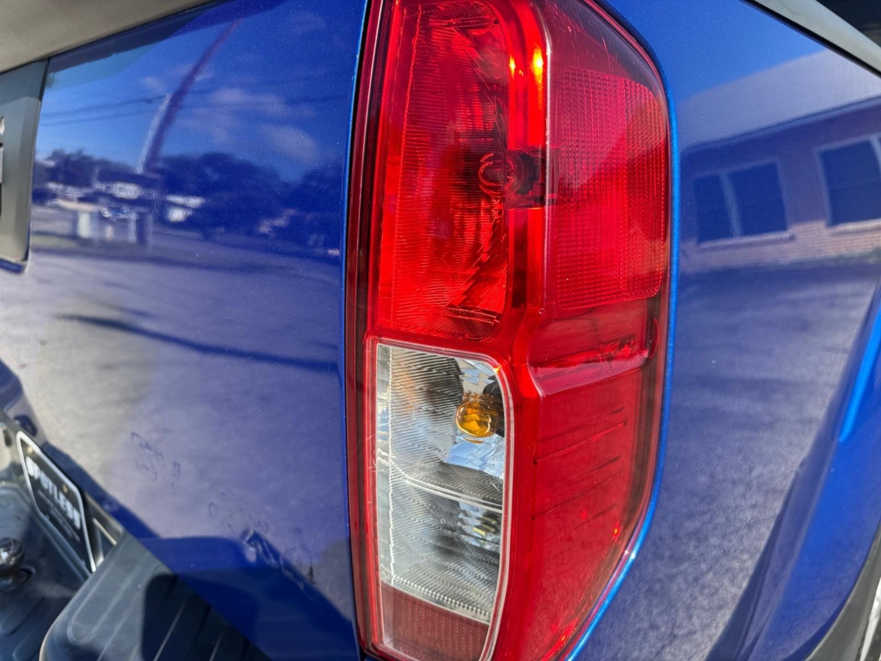 2015 Nissan Frontier SL Crew Cab photo 11