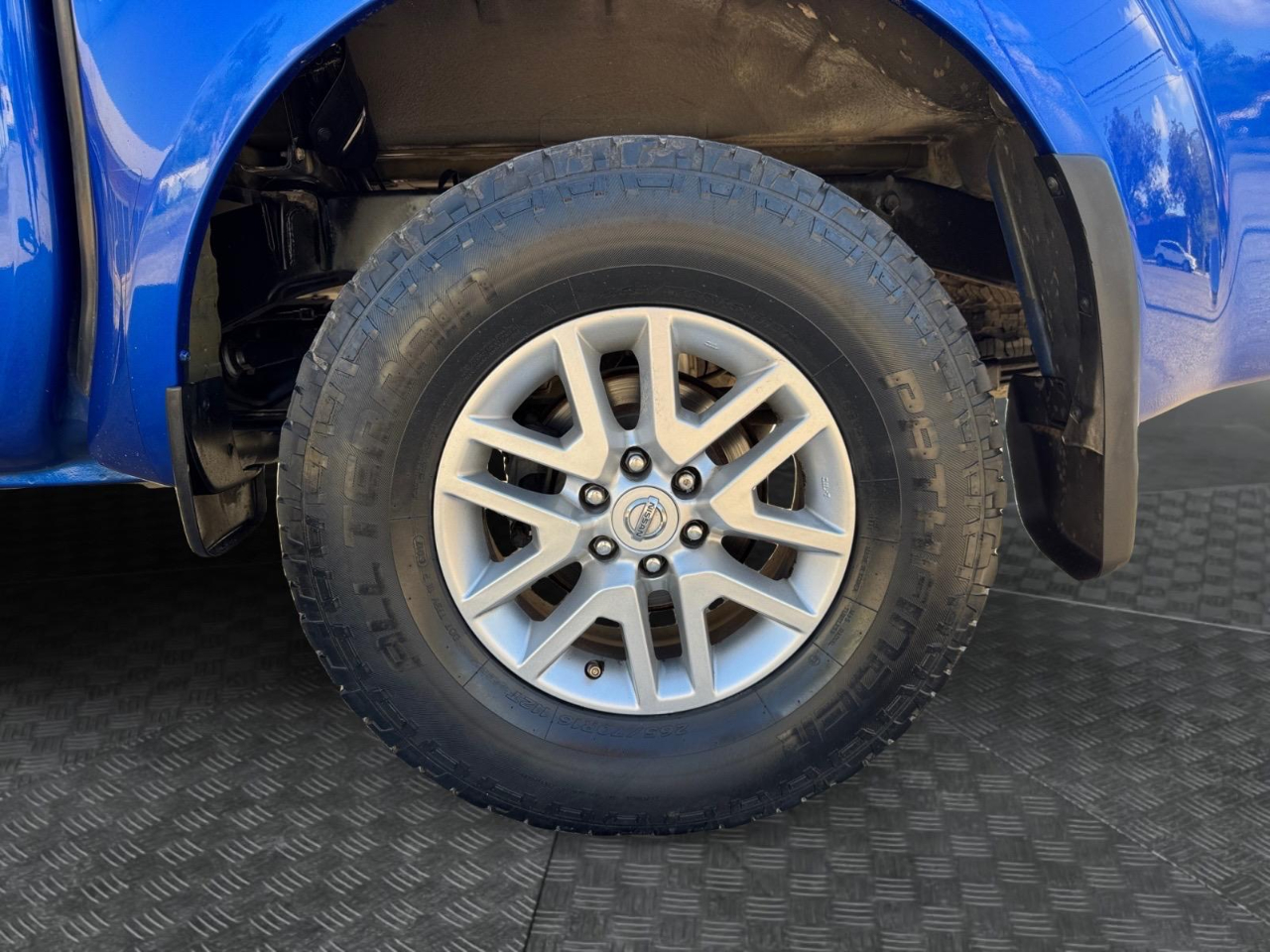 2015 Nissan Frontier SL Crew Cab photo 13