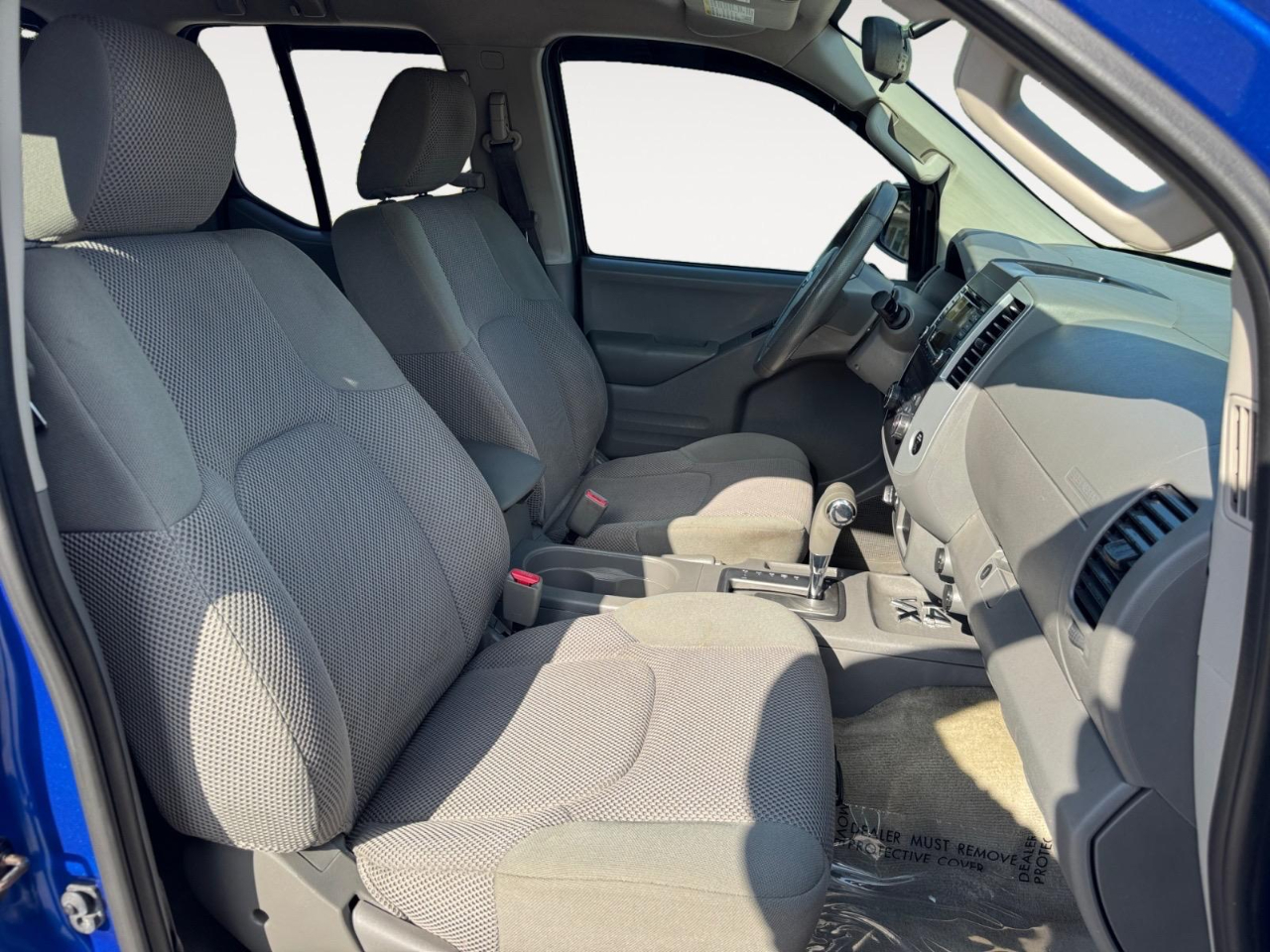 2015 Nissan Frontier SL Crew Cab photo 18