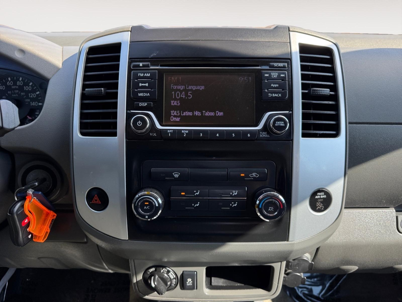 2015 Nissan Frontier SL Crew Cab photo 20