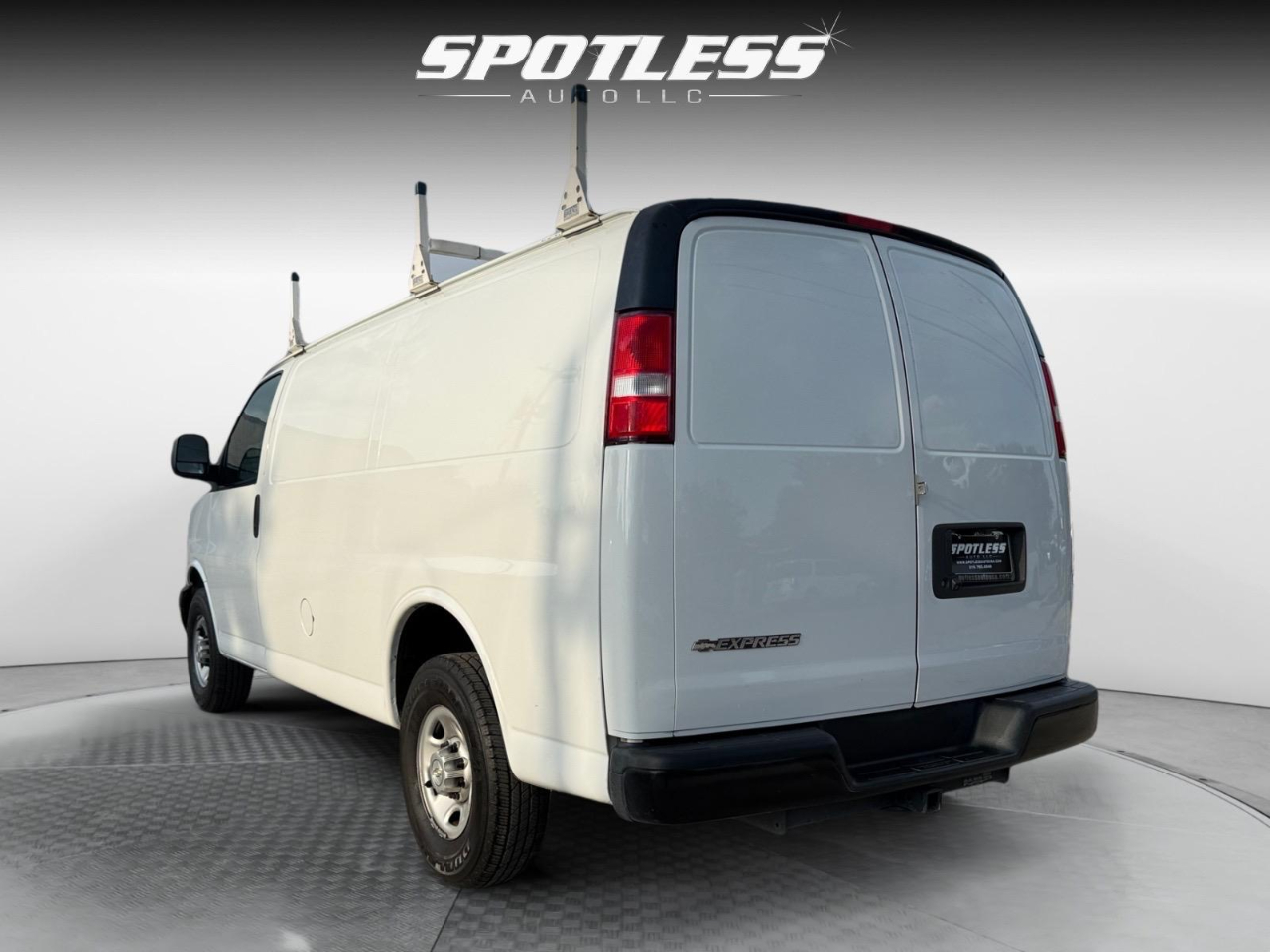2020 Chevrolet Express 2500 Cargo photo 2