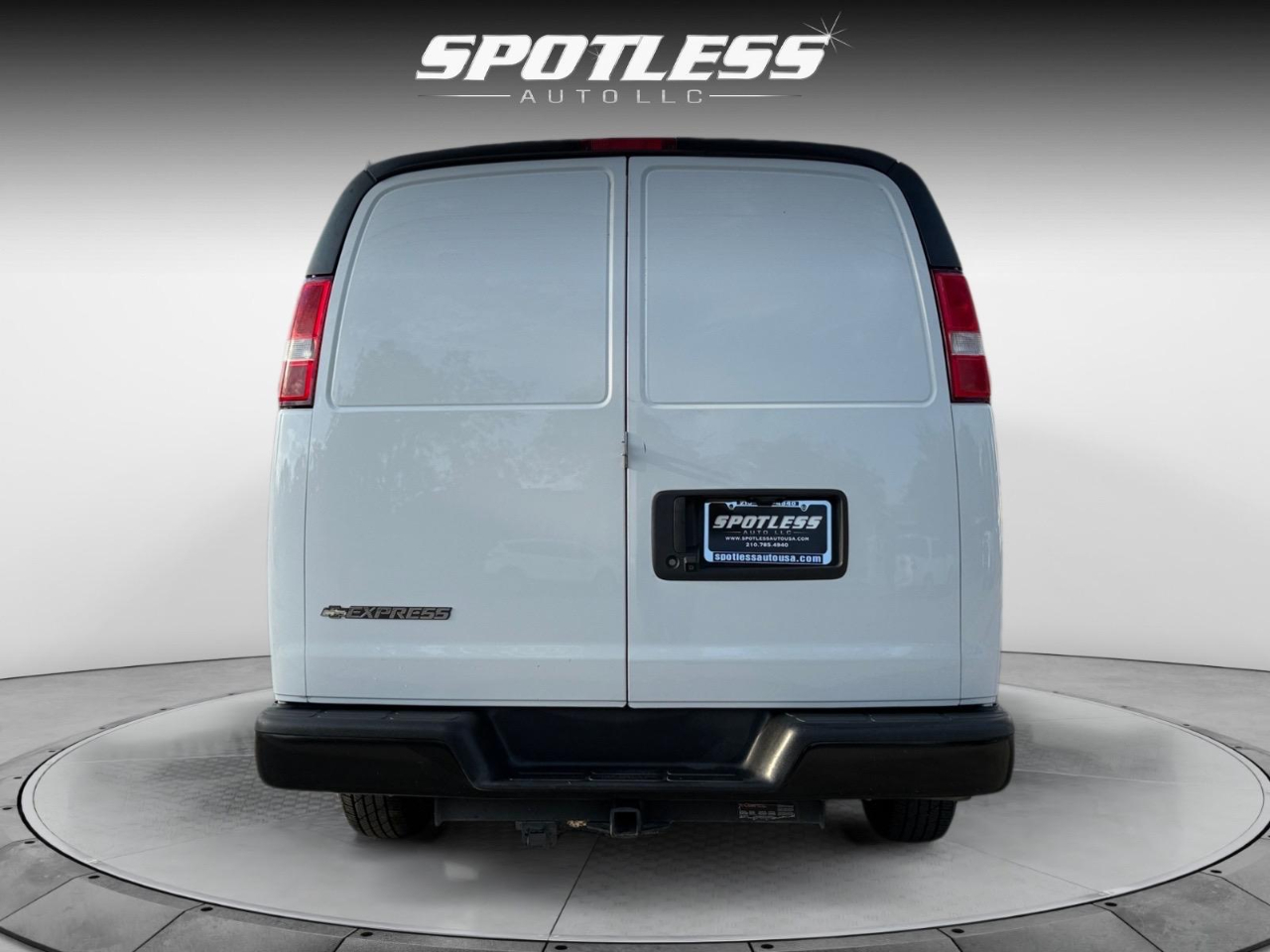 2020 Chevrolet Express 2500 Cargo photo 3