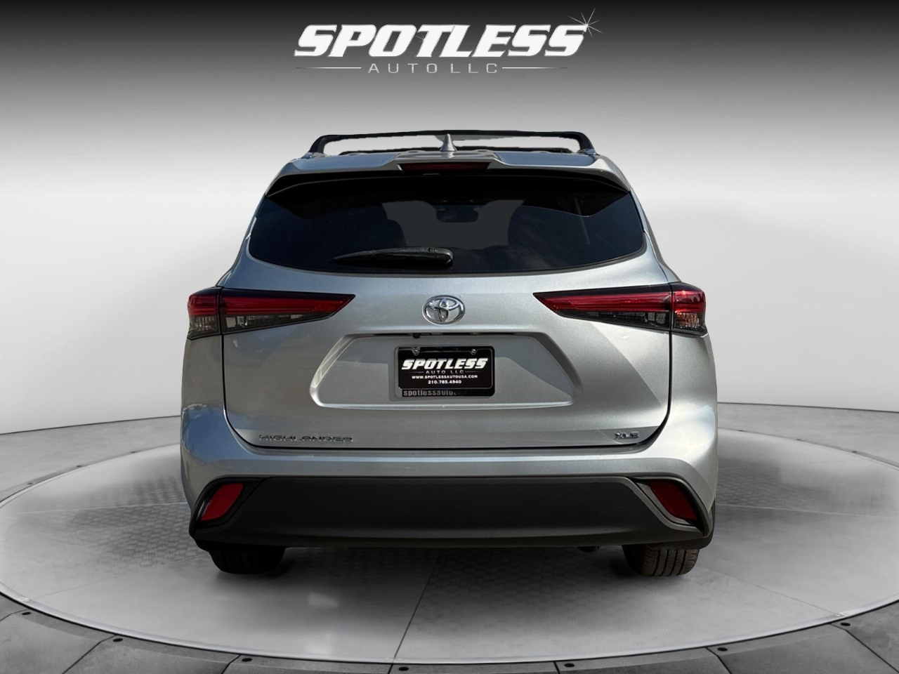 2020 Toyota Highlander XLE photo 4