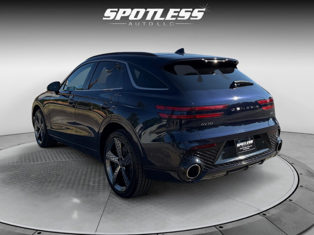 2023 Genesis GV70 2.5T Sport photo 3