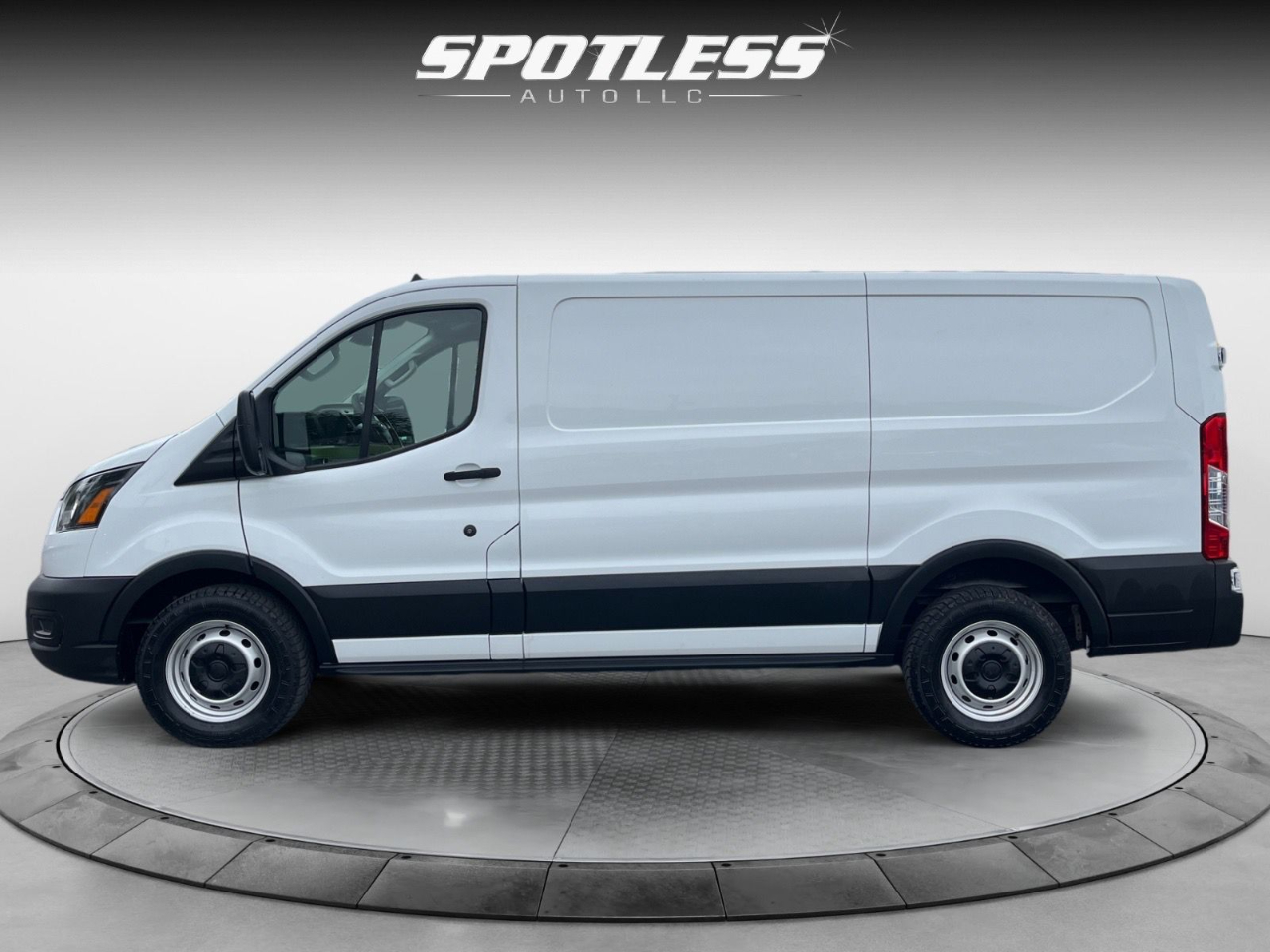 Ford Transit 150 Van Low Roof w/Sliding Pass. 130-in. WB 2020