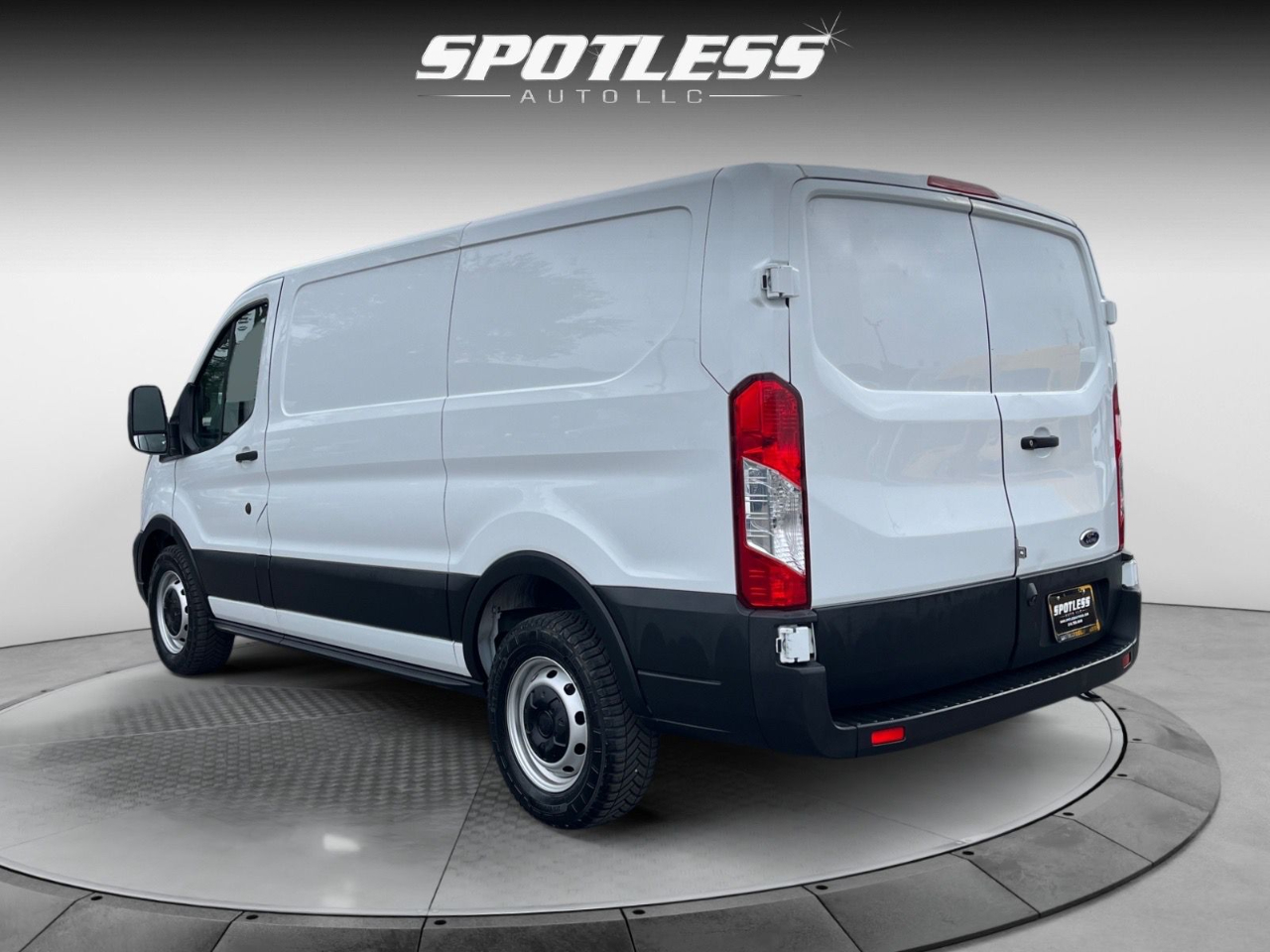 Ford Transit 150 Van Low Roof w/Sliding Pass. 130-in. WB 2020