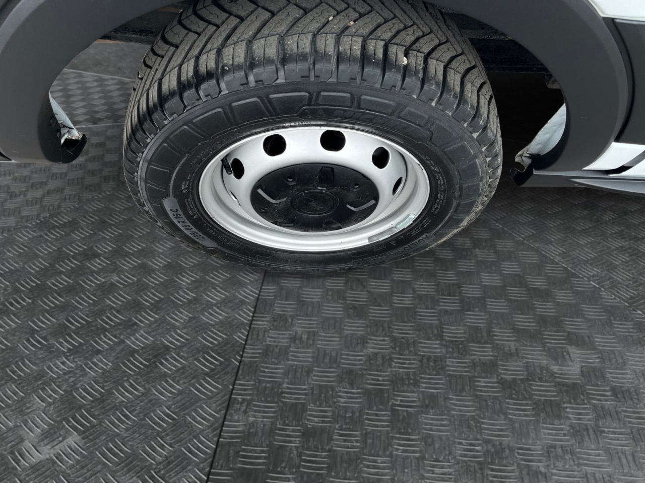 Ford Transit 150 Van Low Roof w/Sliding Pass. 130-in. WB 2020