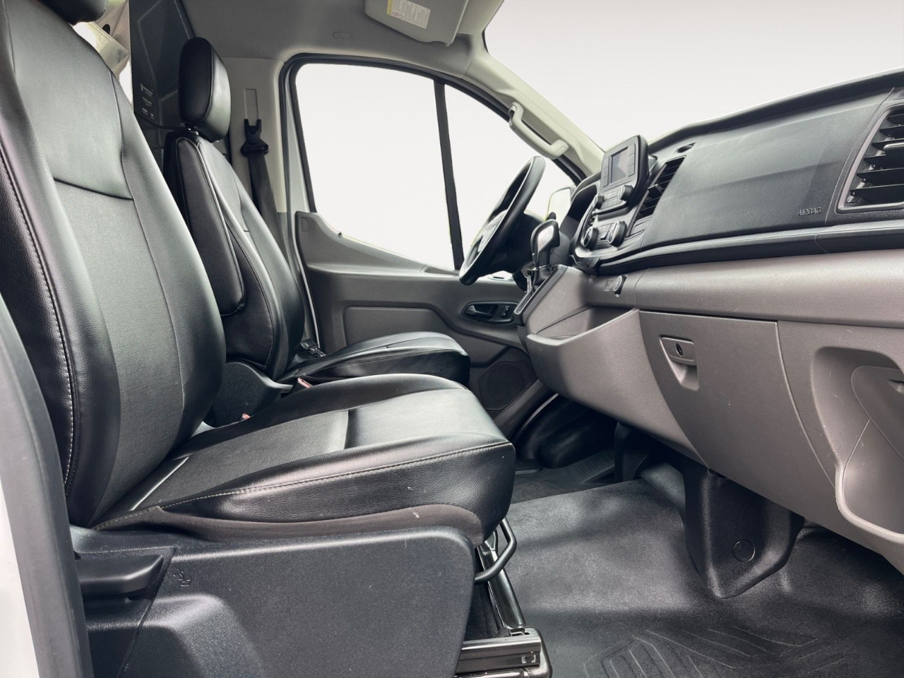 Ford Transit 150 Van Low Roof w/Sliding Pass. 130-in. WB 2020