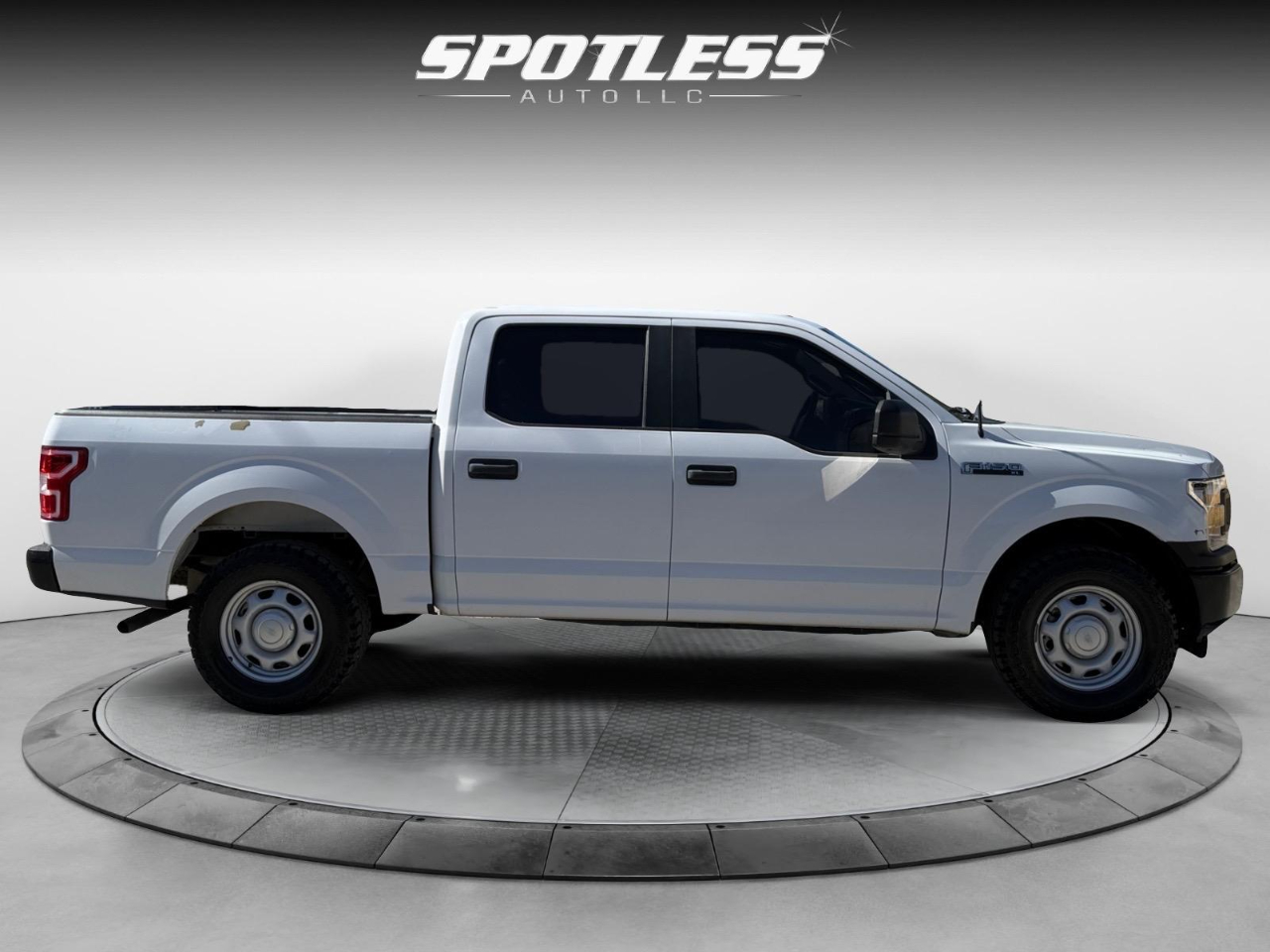 Ford F-150 XL SuperCrew 5.5-ft. Bed 4WD 2018 Ford F-150 XL SuperCrew 5.5-ft. Bed 4WD 2018