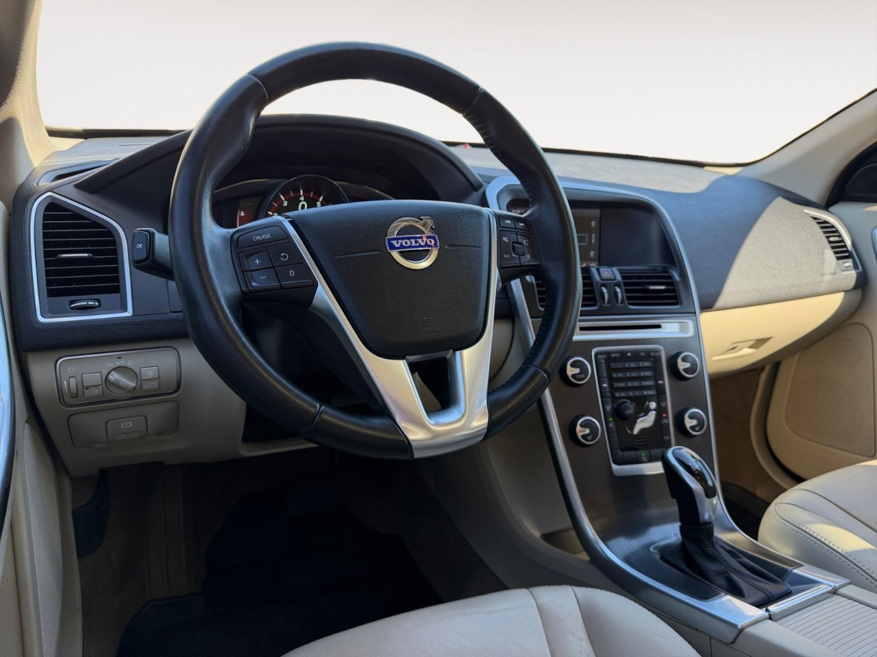 Volvo XC60 2.0 T5 Premier 2015 Volvo XC60 2.0 T5 Premier 2015