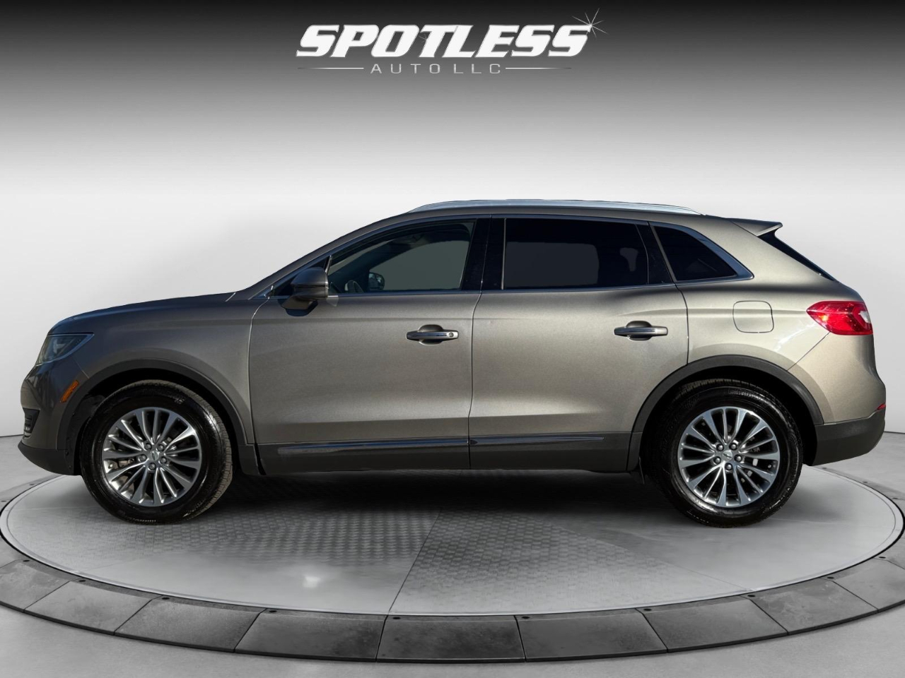 2017 Lincoln MKX Select photo 2