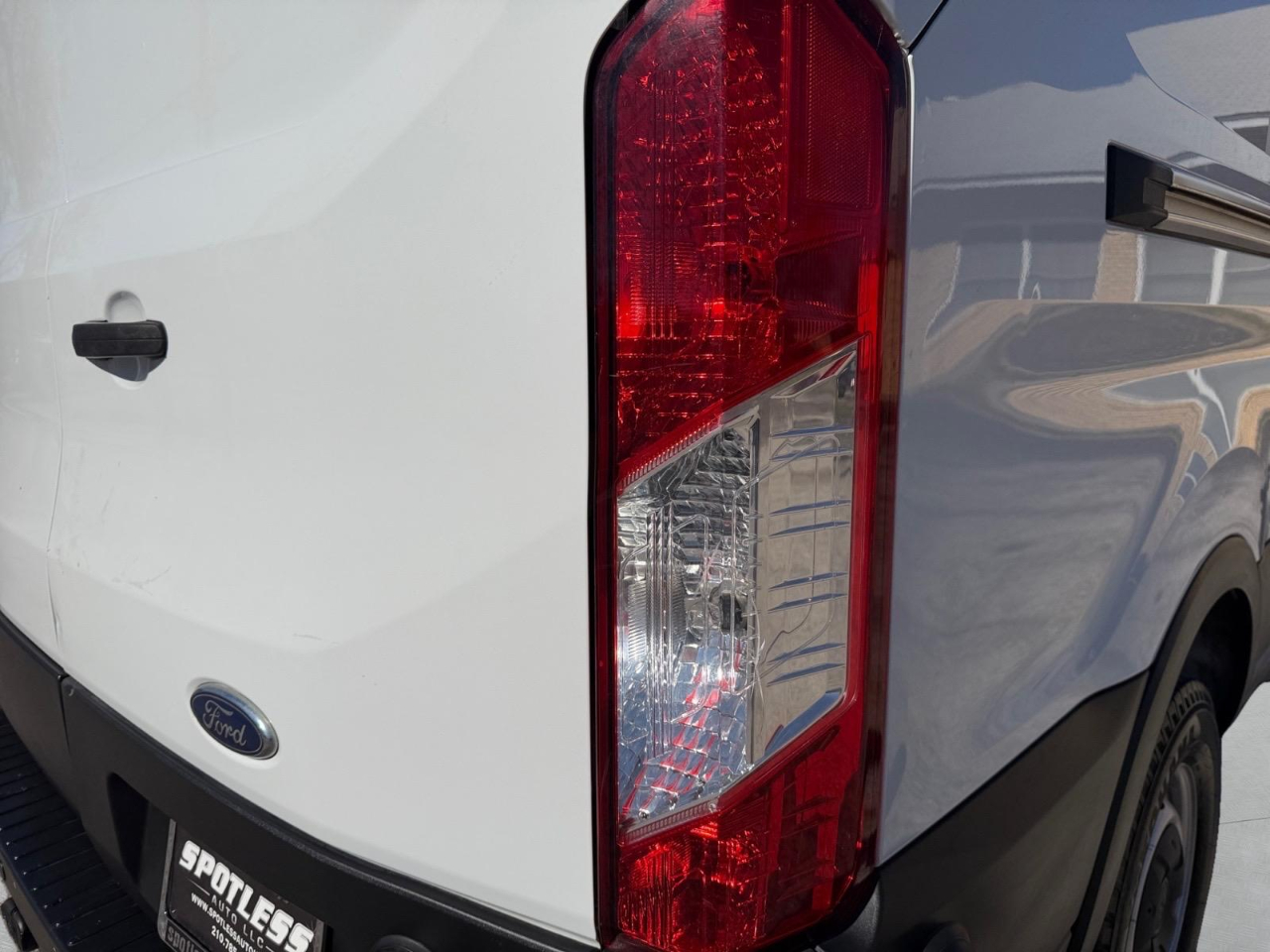 Ford Transit 250 Van Med. Roof w/Sliding Pass. 130-in. WB 2020