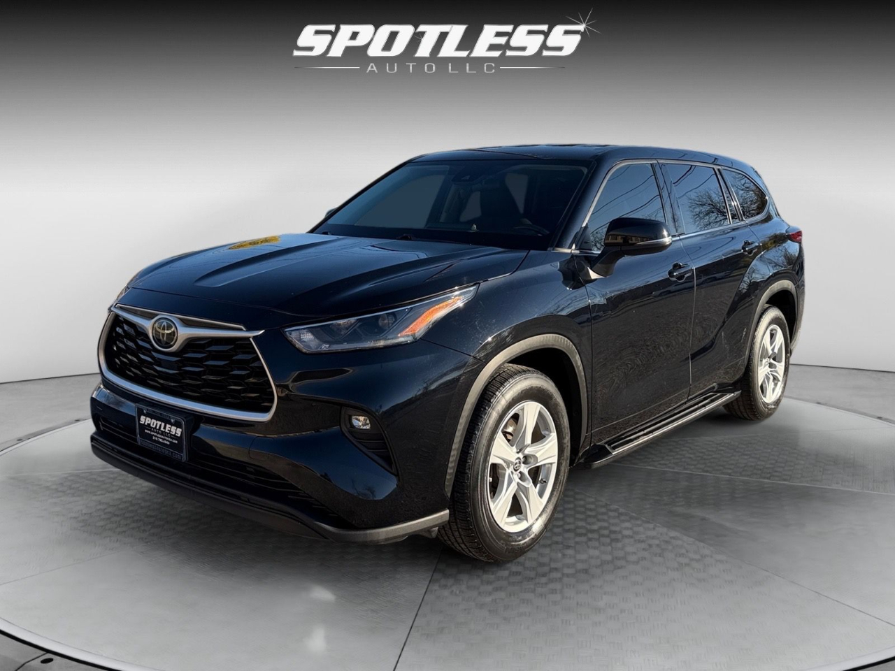 Toyota Highlander LE FWD V6 2021