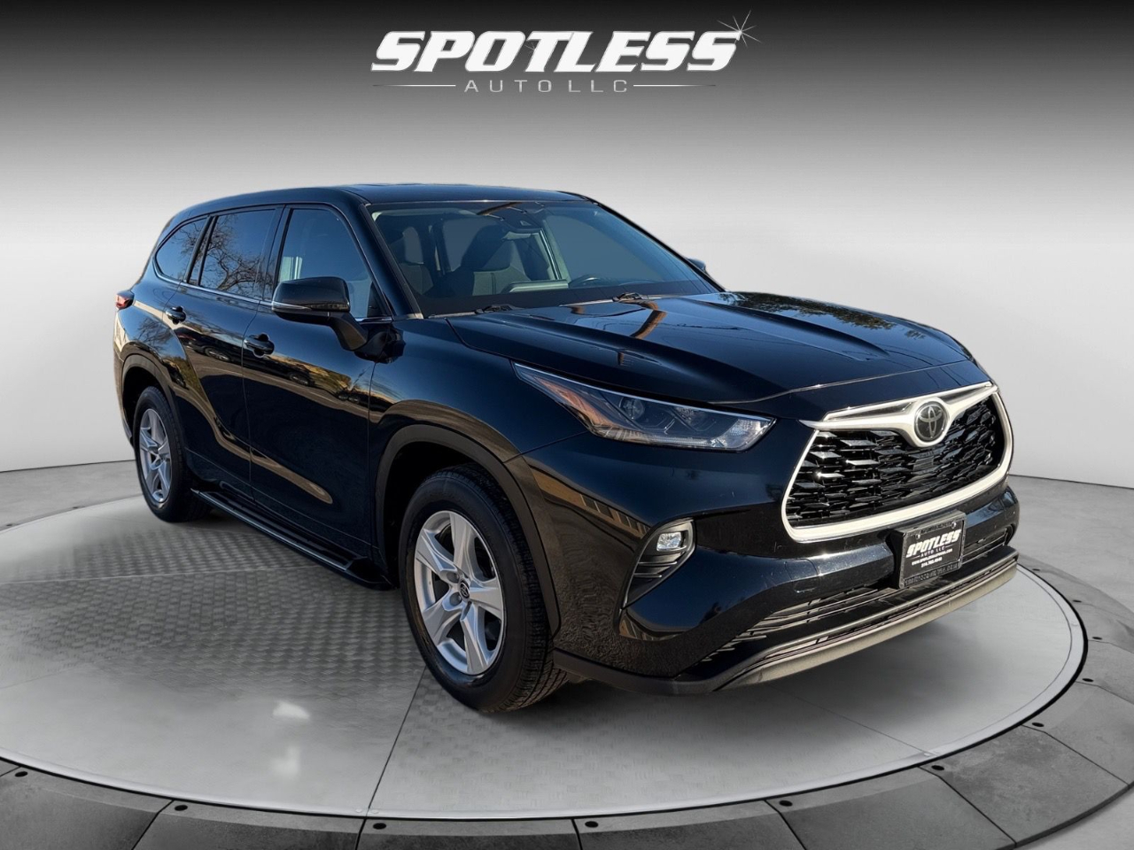 Toyota Highlander LE FWD V6 2021