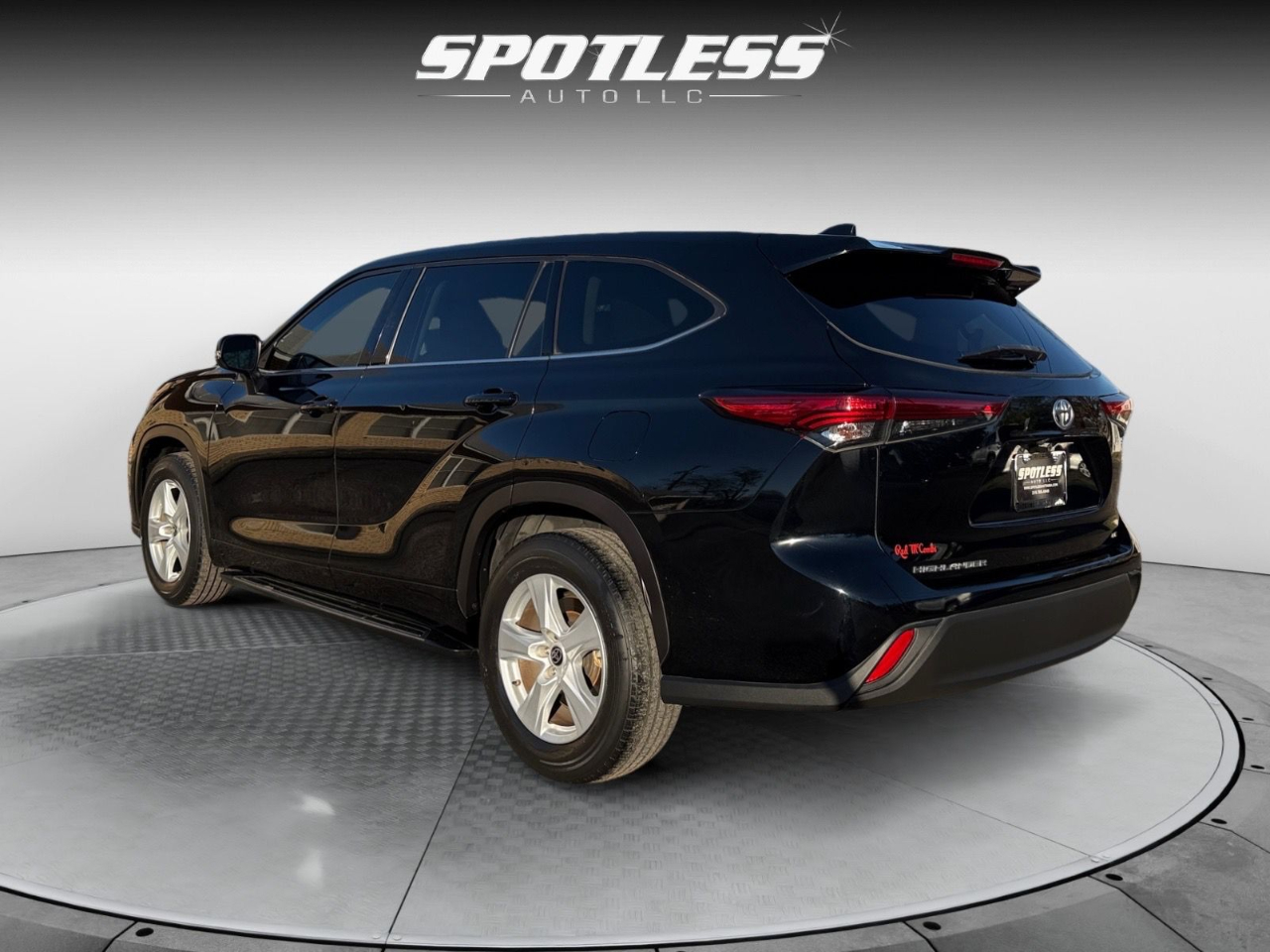 Toyota Highlander LE FWD V6 2021