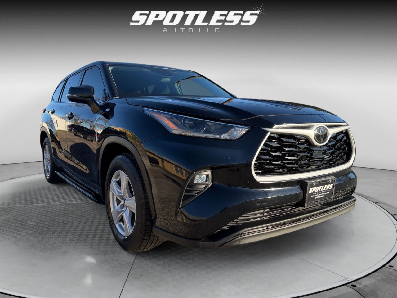 Toyota Highlander LE FWD V6 2021