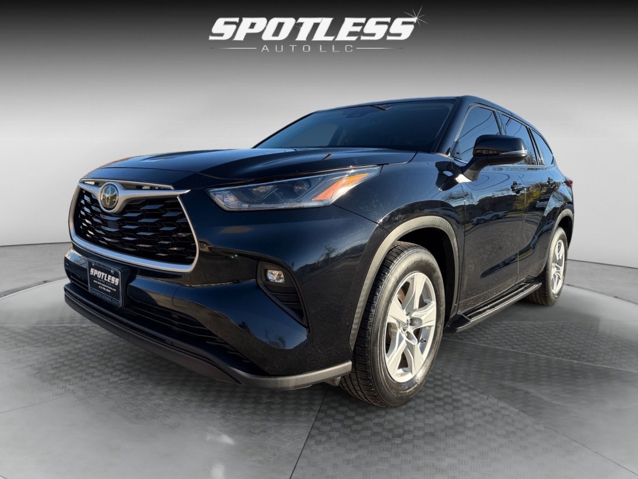 Toyota Highlander LE FWD V6 2021