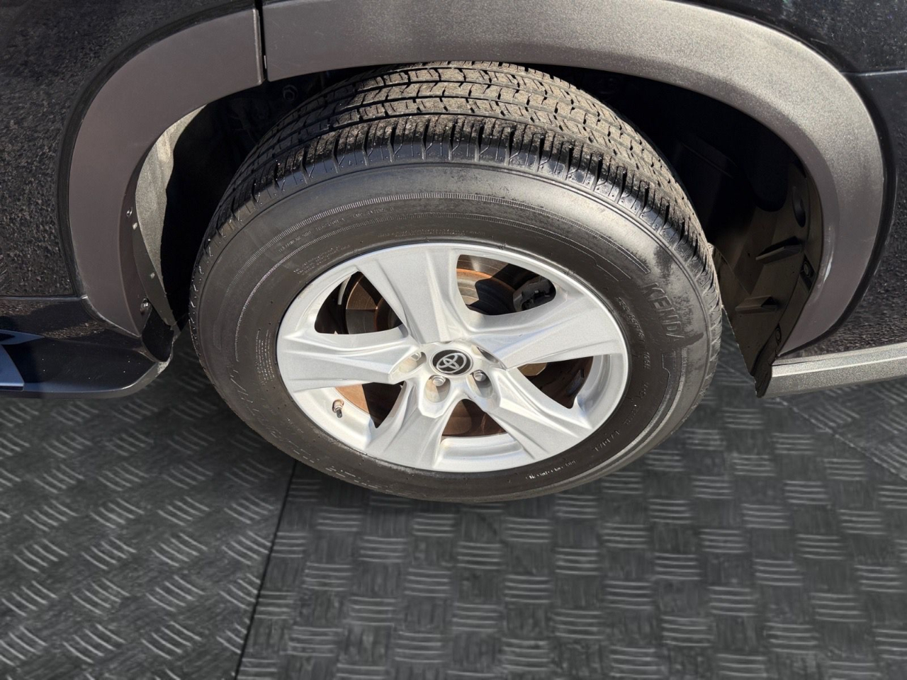 Toyota Highlander LE FWD V6 2021