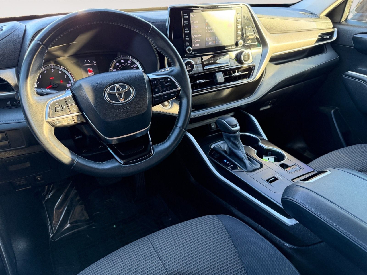 Toyota Highlander LE FWD V6 2021