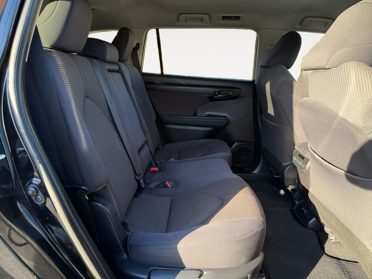 Toyota Highlander LE FWD V6 2021