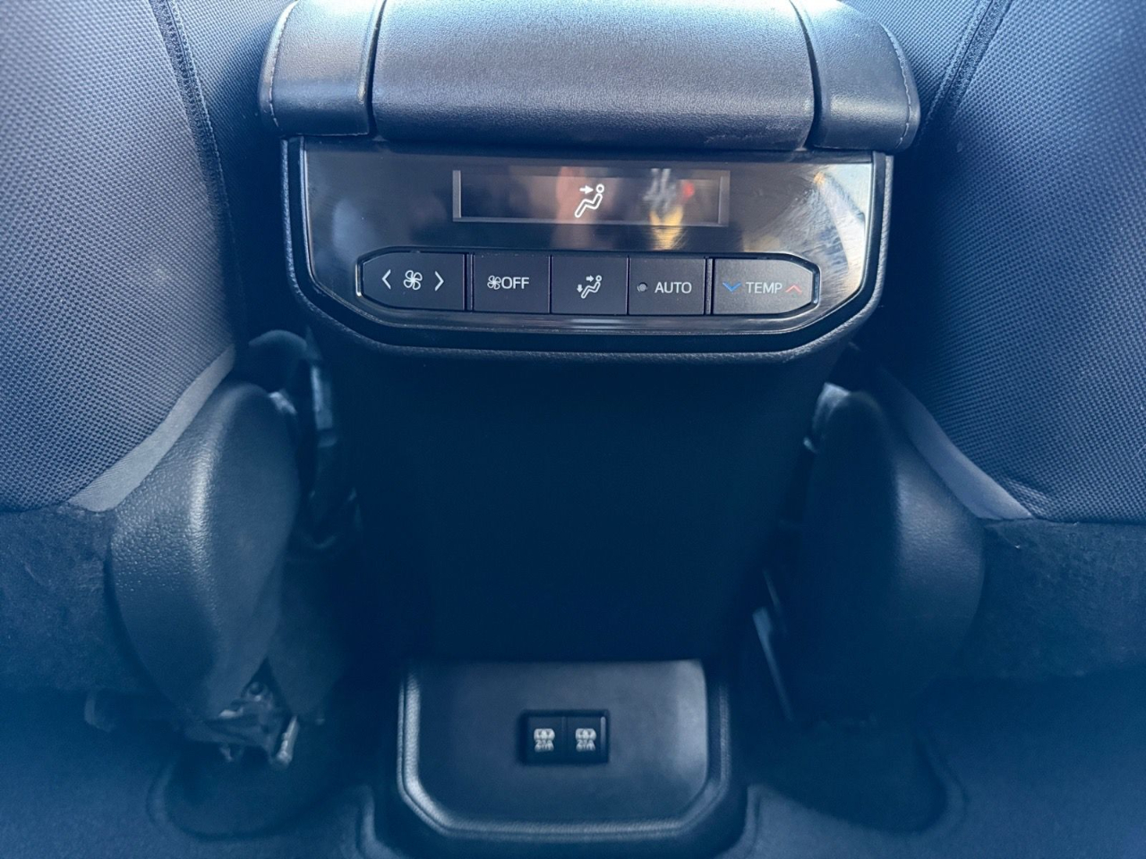 Toyota Highlander LE FWD V6 2021