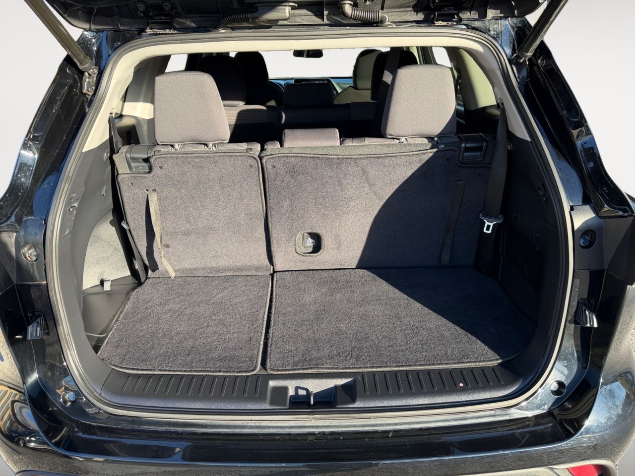 Toyota Highlander LE FWD V6 2021