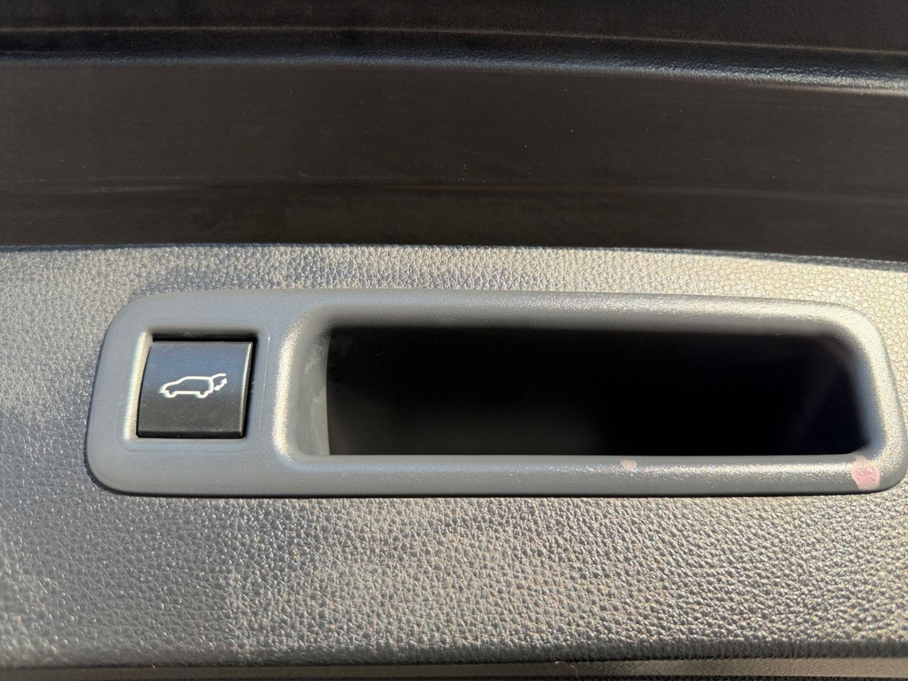 Toyota Highlander LE FWD V6 2021