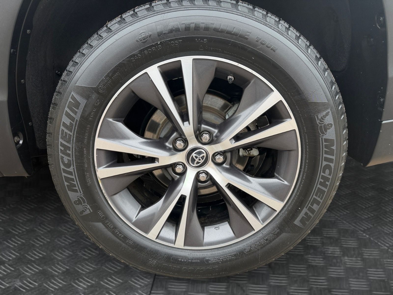 Toyota Highlander LE FWD I4 2019