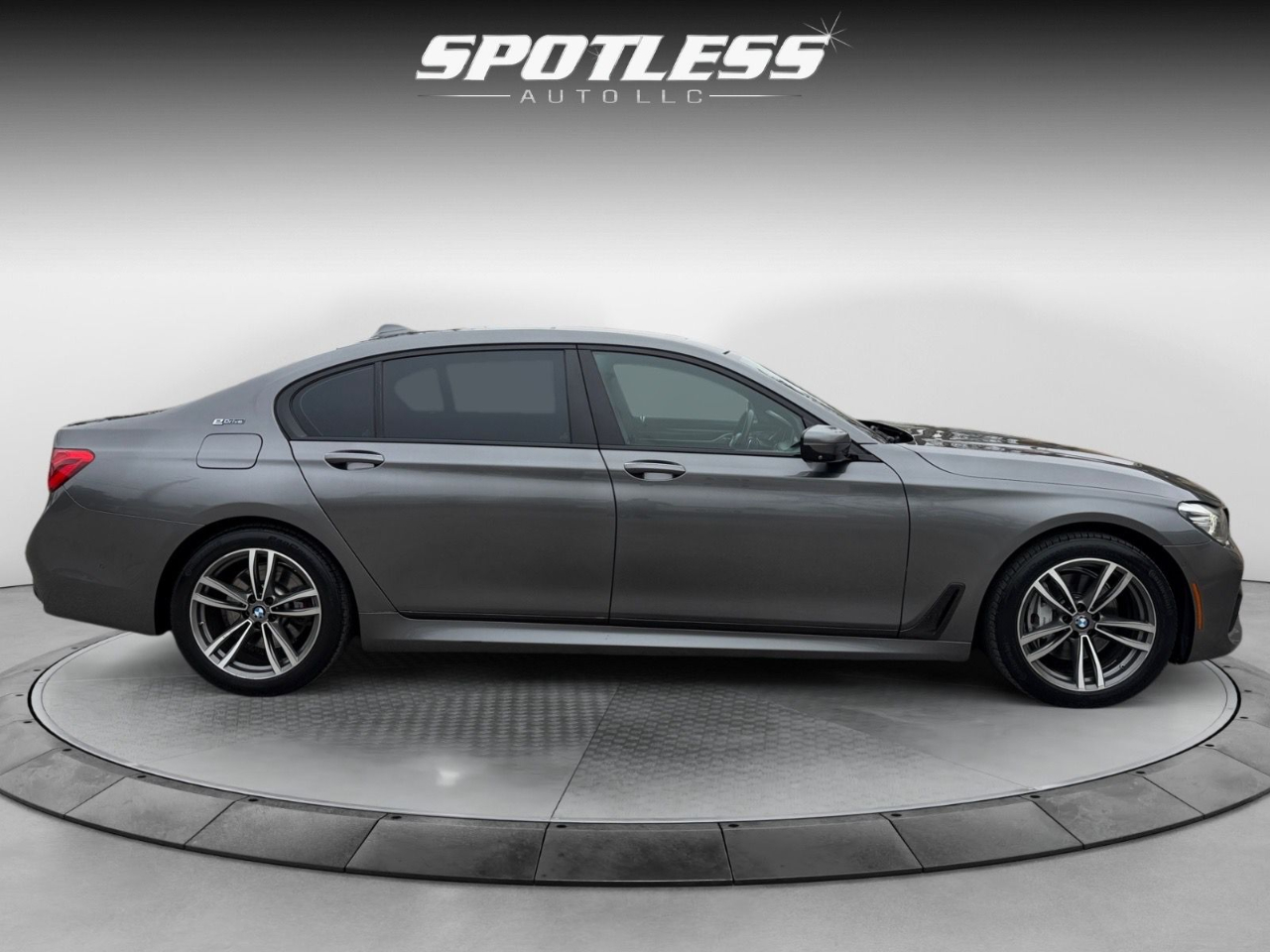 BMW 7-Series 740e xDrive iPerformance 2017