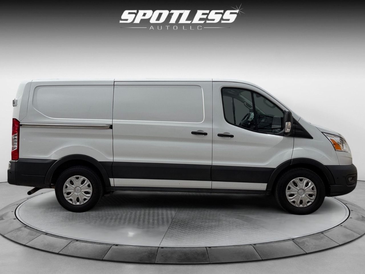 Ford Transit 150 Van Low Roof w/Sliding Pass. 130-in. WB 2020