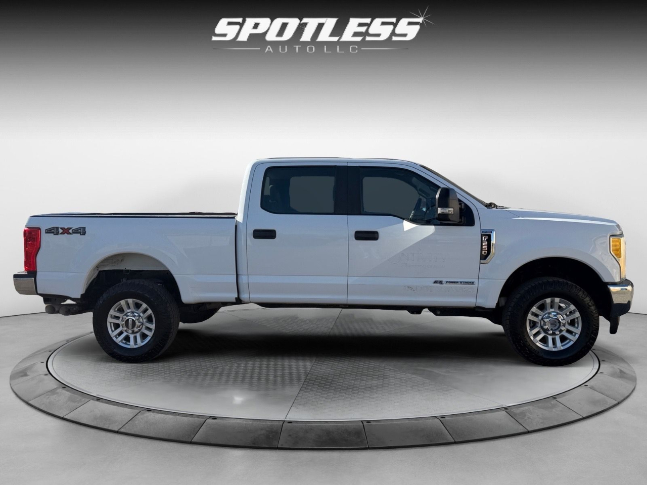 Ford F-250 SD XL Crew Cab 4WD 2017