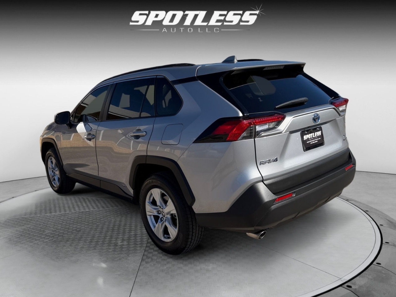 Toyota RAV4 Hybrid XLE 2021