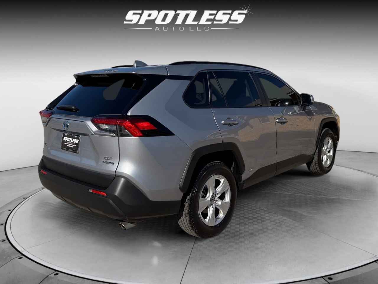 Toyota RAV4 Hybrid XLE 2021