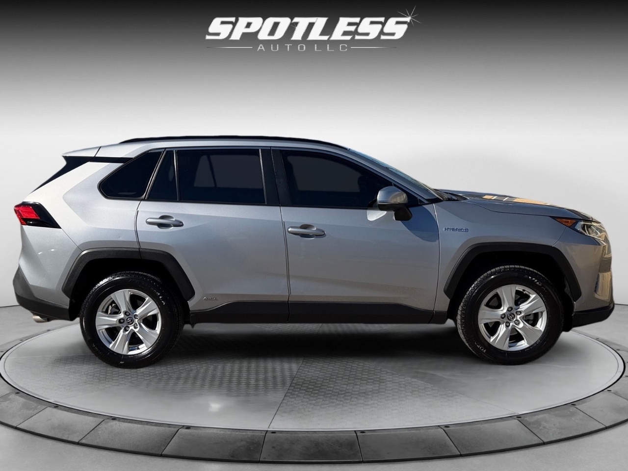 Toyota RAV4 Hybrid XLE 2021