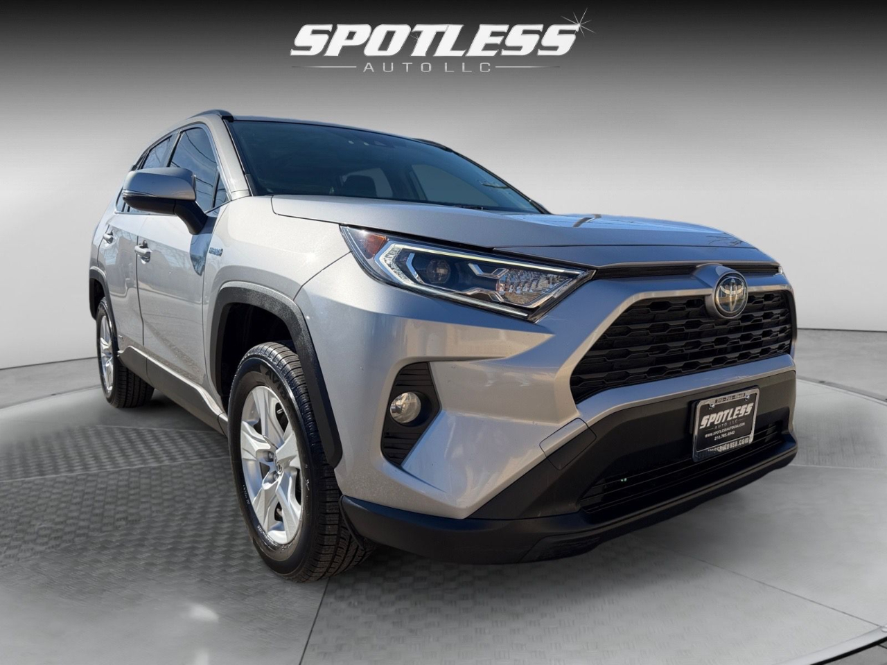 Toyota RAV4 Hybrid XLE 2021