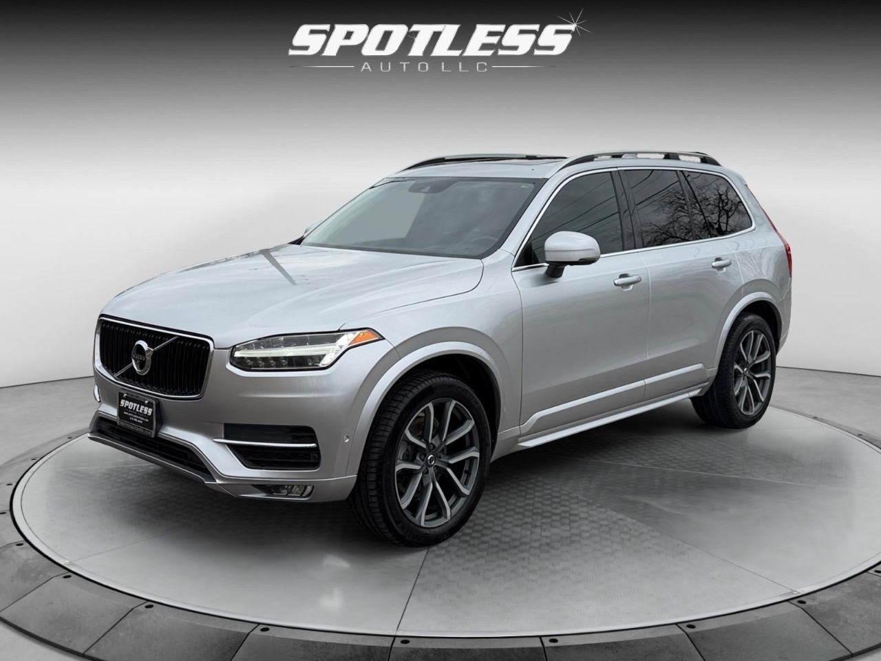 2017 Volvo XC90 Momentum's photo