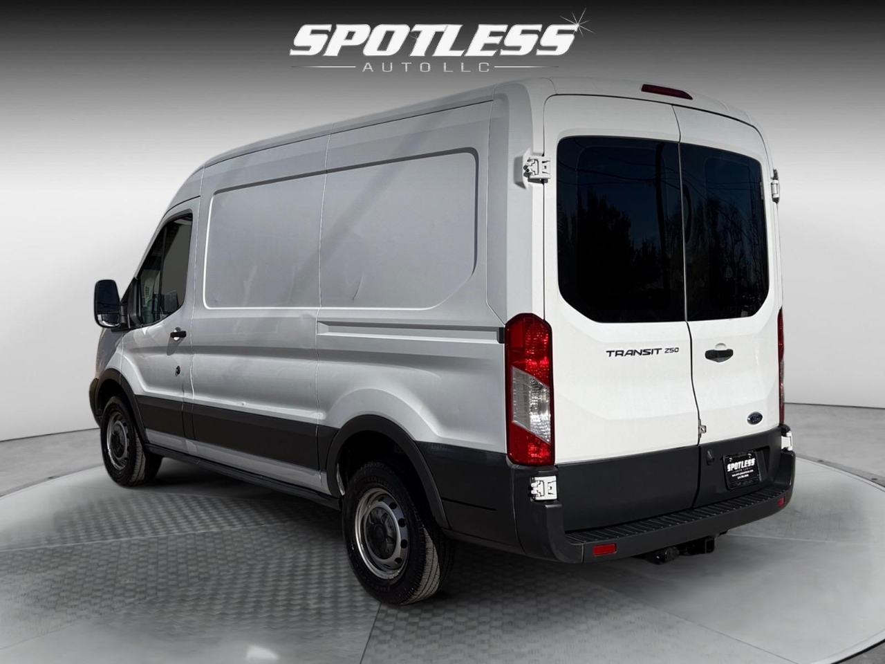 Ford Transit 250 Van Med. Roof w/Sliding Pass. 130-in. WB 2016