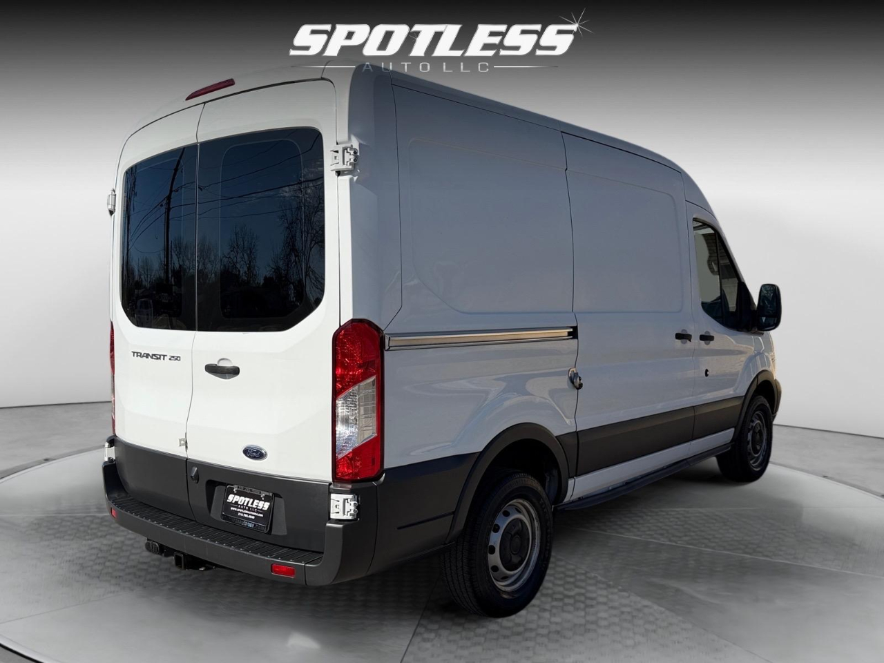 Ford Transit 250 Van Med. Roof w/Sliding Pass. 130-in. WB 2016