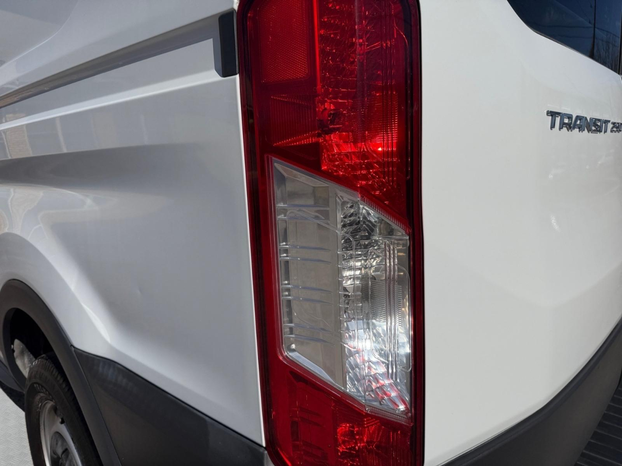 Ford Transit 250 Van Med. Roof w/Sliding Pass. 130-in. WB 2016