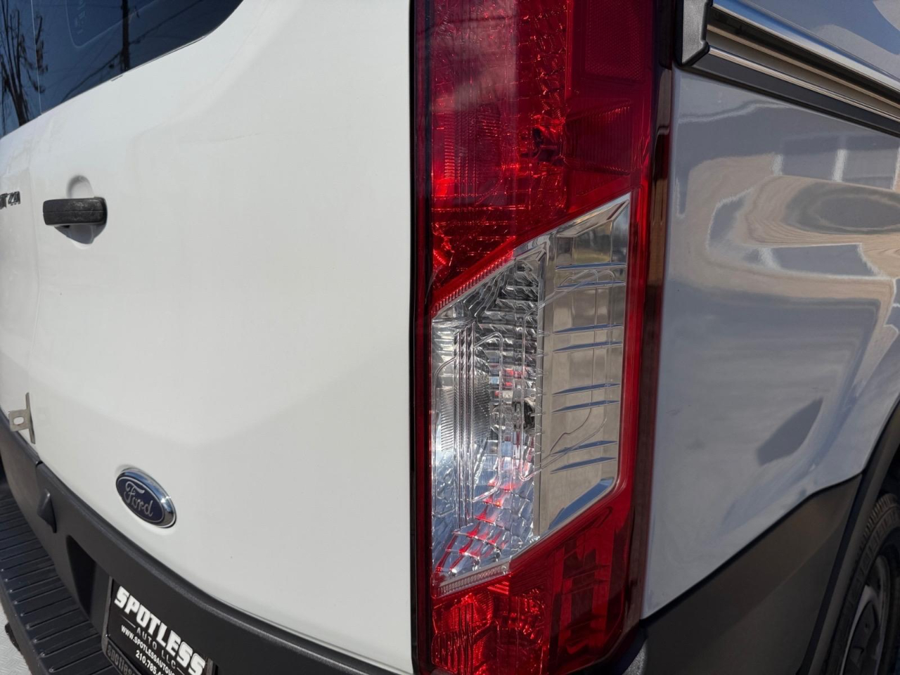 Ford Transit 250 Van Med. Roof w/Sliding Pass. 130-in. WB 2016