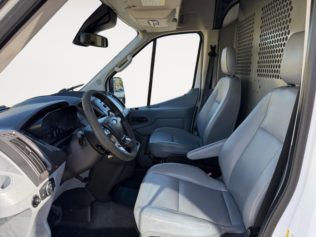 Ford Transit 250 Van Med. Roof w/Sliding Pass. 130-in. WB 2016