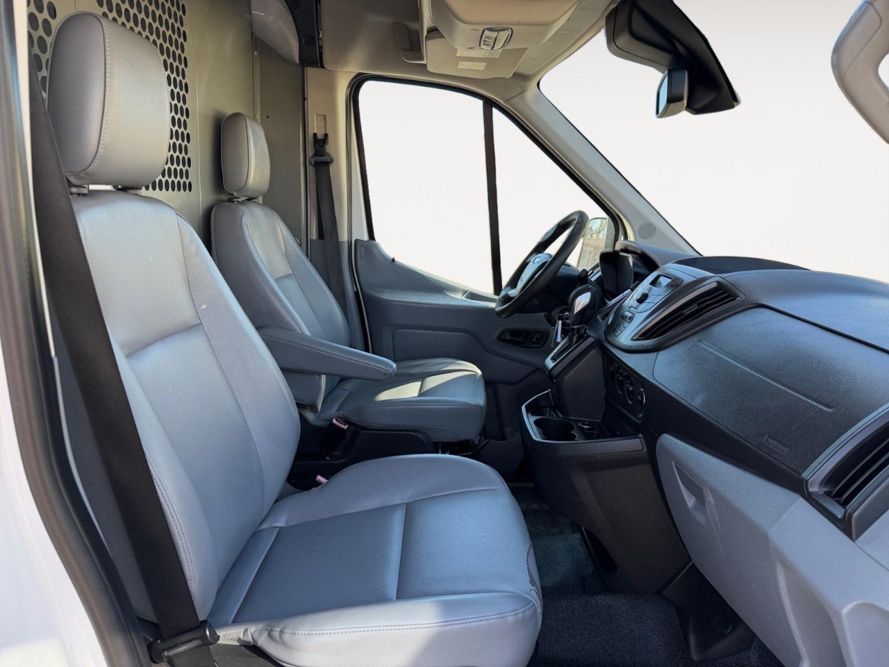 Ford Transit 250 Van Med. Roof w/Sliding Pass. 130-in. WB 2016