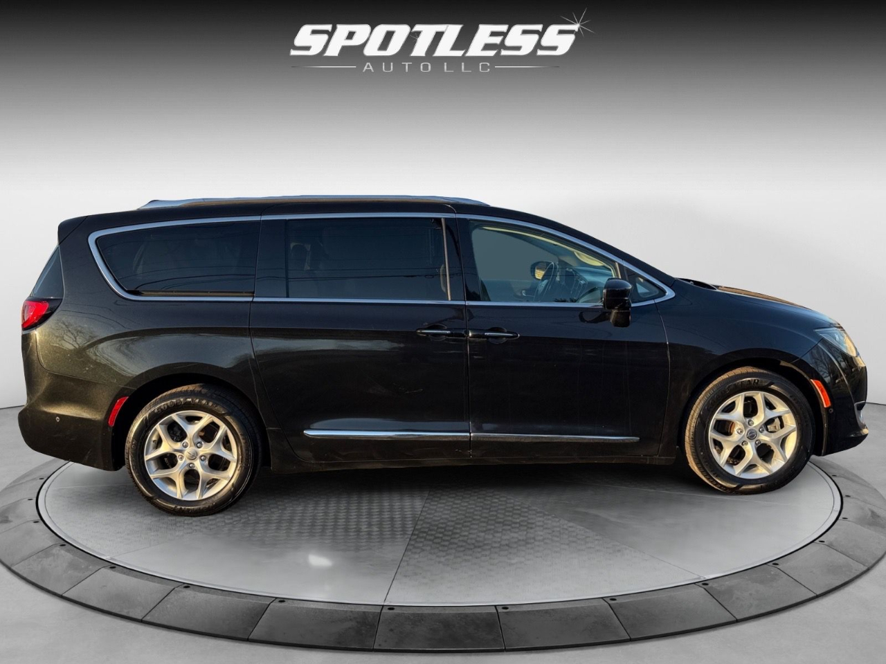 Chrysler Pacifica Touring-L Plus 2017
